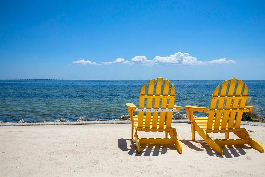 On The Rocks Villa Tampa Bagian luar foto