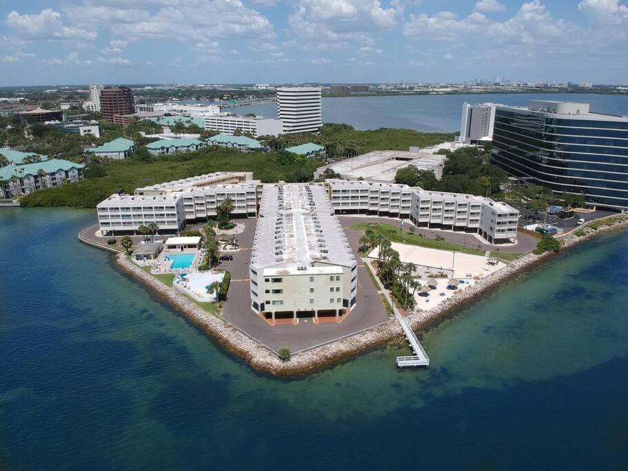 On The Rocks Villa Tampa Bagian luar foto