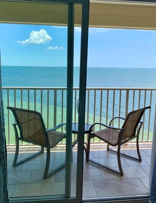 On The Rocks Villa Tampa Bagian luar foto