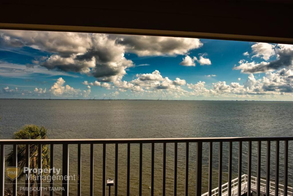 On The Rocks Villa Tampa Bagian luar foto